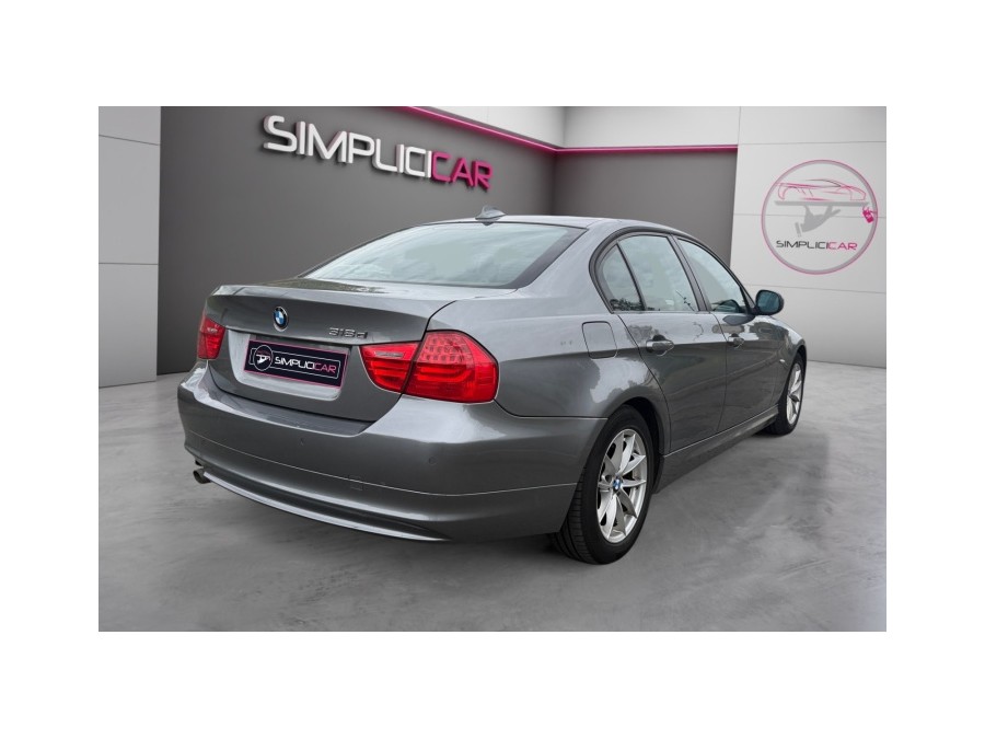 BMW d'occasion SERIE 3 318D EDITION BLACK AND WHITE de 2010 Champigny