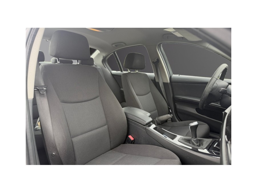 BMW d'occasion SERIE 3 318D EDITION BLACK AND WHITE de 2010 Champigny