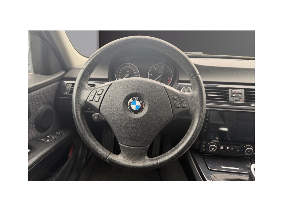 BMW d'occasion SERIE 3 318D EDITION BLACK AND WHITE de 2010 Champigny