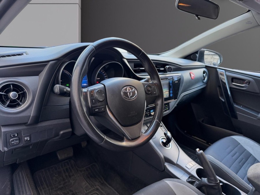 TOYOTA d'occasion AURIS BREAK TS 136H Touring Sport de 2015 Le Raincy
