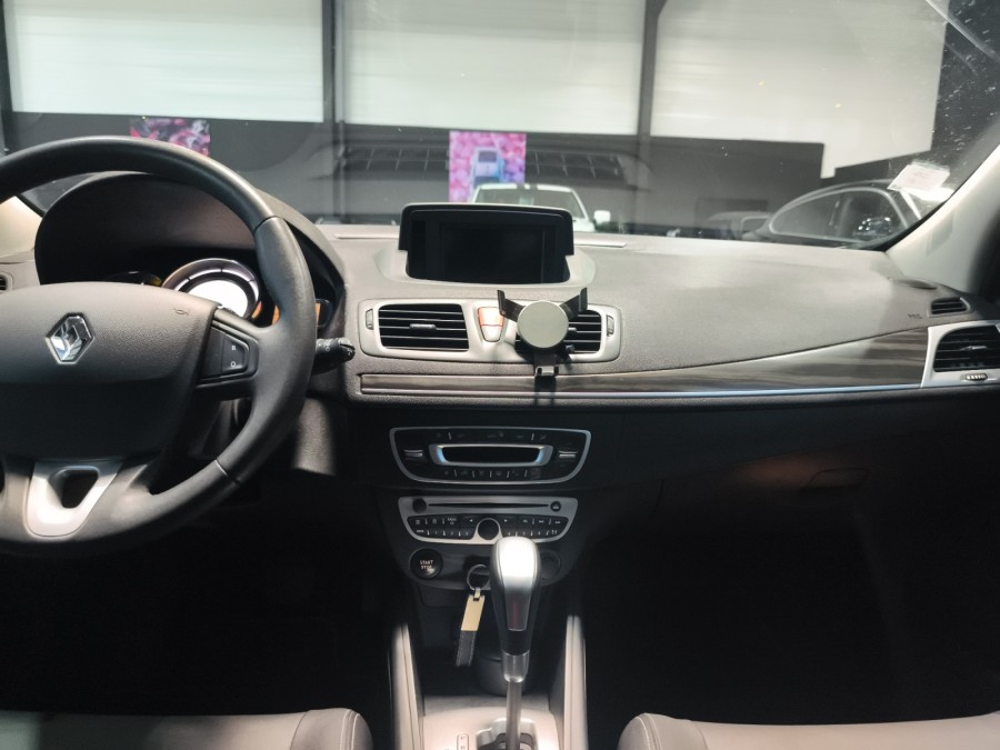 RENAULT d'occasion MEGANE III BERLINE BICORPS TROIS OU CINQ PORTES