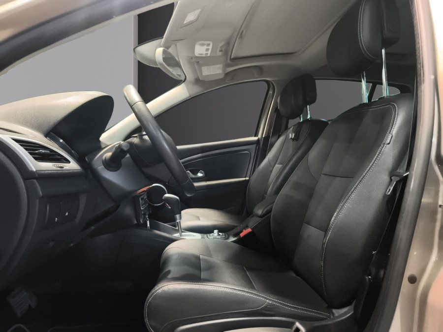 RENAULT d'occasion MEGANE III BERLINE BICORPS TROIS OU CINQ PORTES