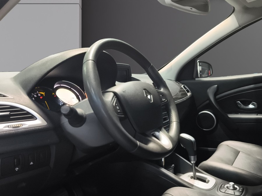 RENAULT d'occasion MEGANE III BERLINE BICORPS TROIS OU CINQ PORTES