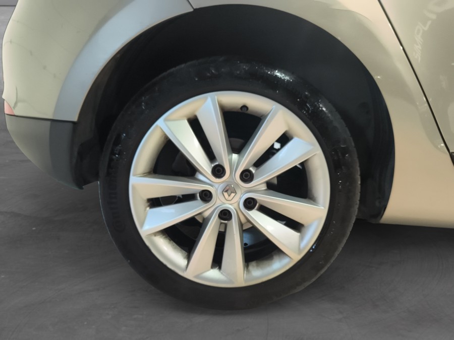RENAULT d'occasion MEGANE III BERLINE BICORPS TROIS OU CINQ PORTES