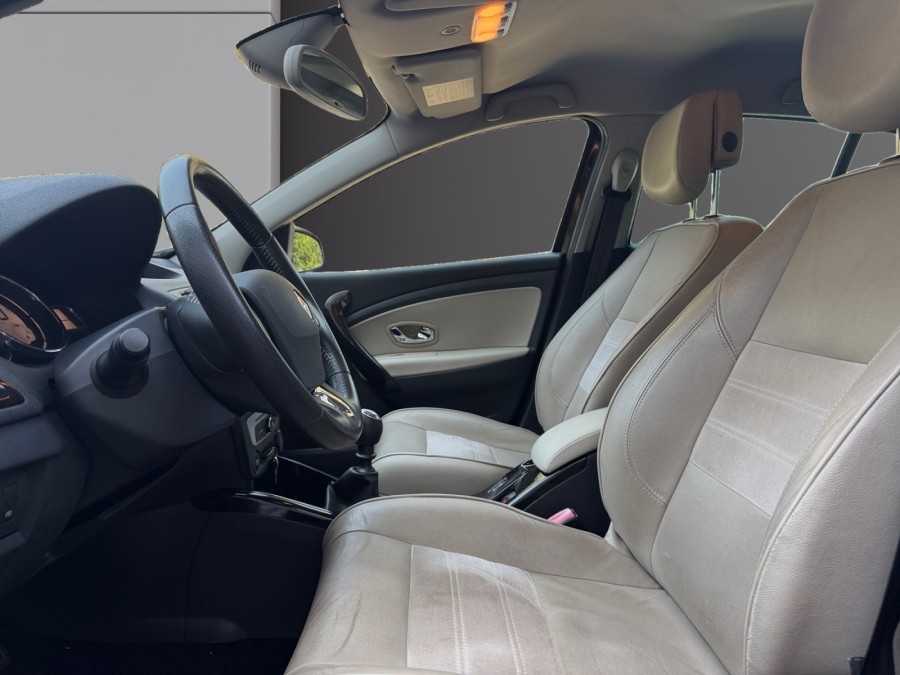 RENAULT d'occasion MEGANE III 1.5 DCI 110 AKAJU de 2014 Salon de