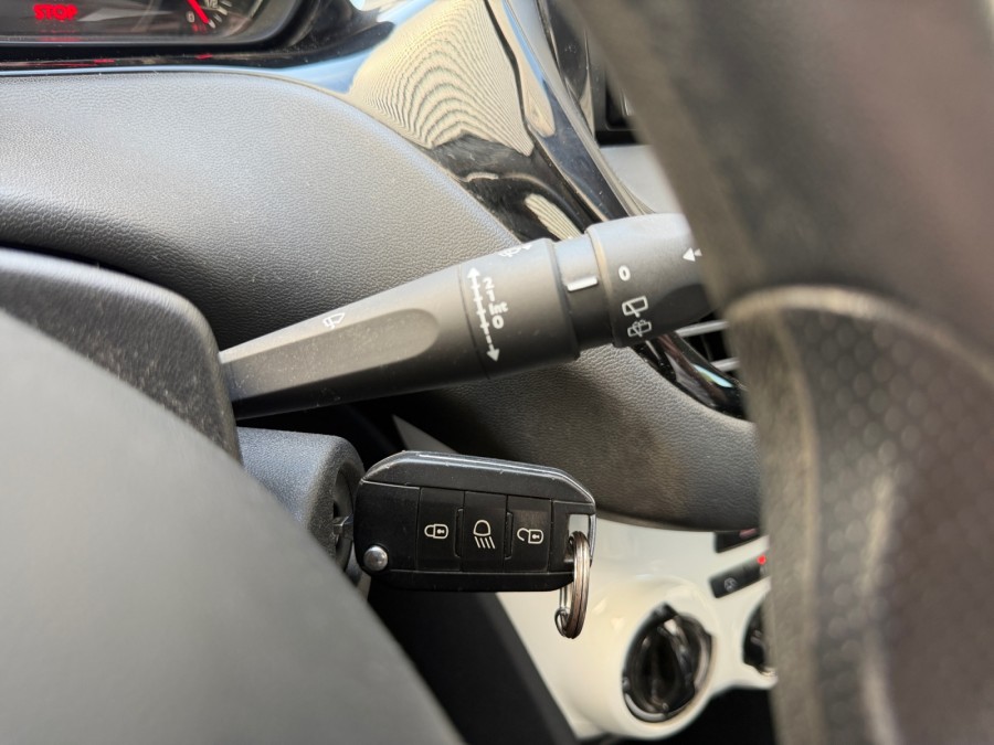 PEUGEOT d'occasion 208 I 1.0 VTI 68 LIKE de 2015 Nîmes (30)﻿
