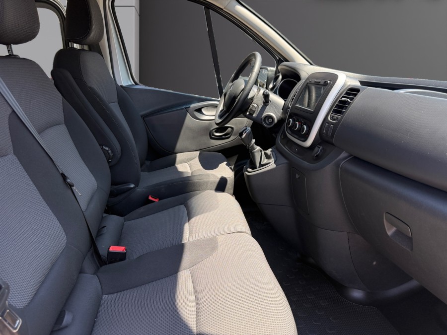 RENAULT d'occasion TRAFIC III AUTOBUS/AUTOCAR COMBI L2H1 2.0 BLUE DCI