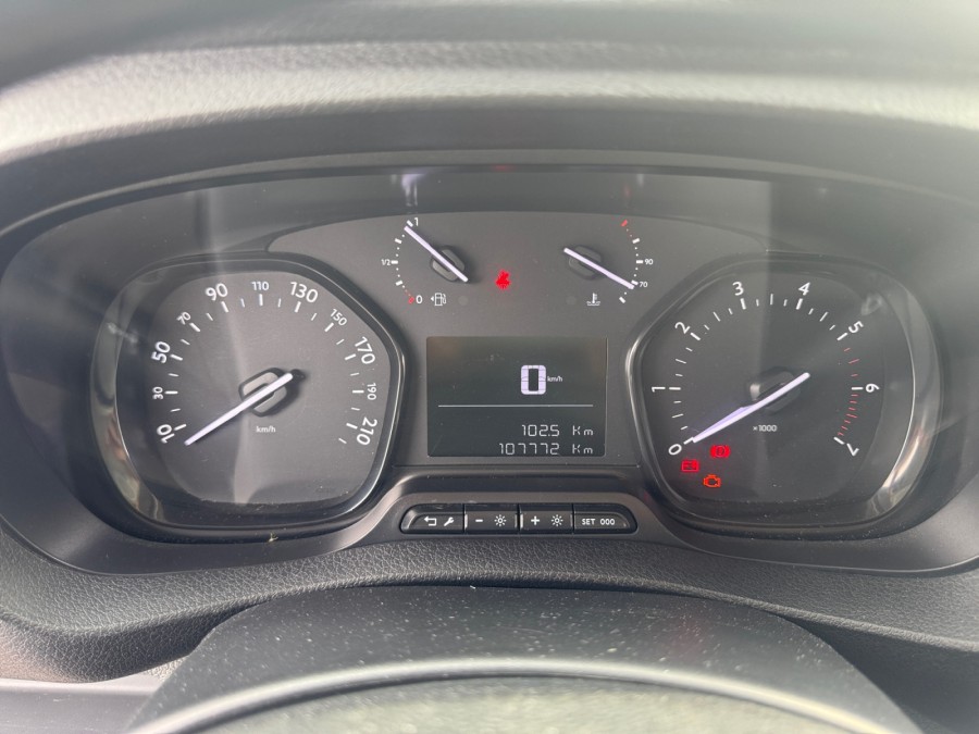 PEUGEOT d'occasion EXPERT FOURGON STANDARD 2.0 BLUE HDI 120 PREMIUM