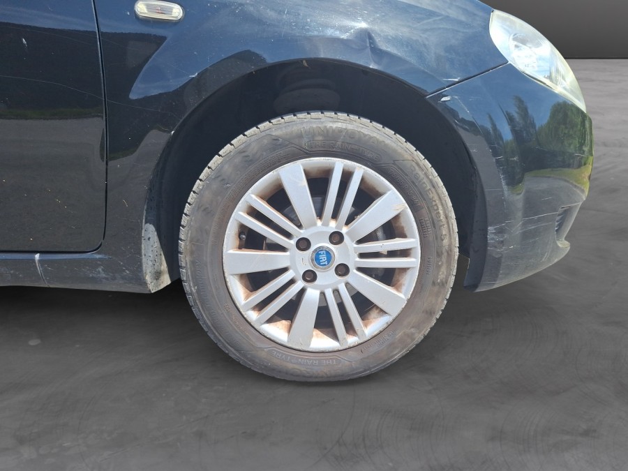 FIAT d'occasion GRANDE PUNTO 1.4 8V 77 DYNAMIC de 2007 Soissons (02)﻿