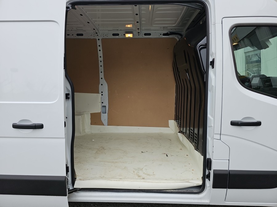 RENAULT d'occasion MASTER F3300 L2H2 DCI 135 GRAND CONFORT de 2023