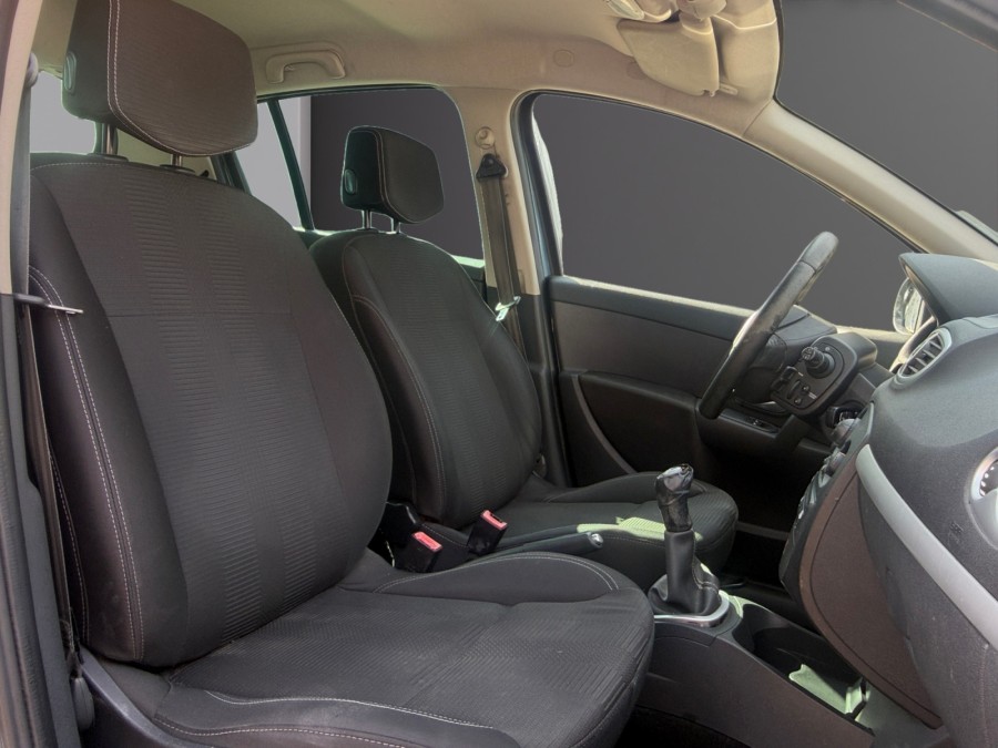 RENAULT d'occasion CLIO RENAULT CLIO 3 Phase 2 68cv de 2009 Lyon Nord