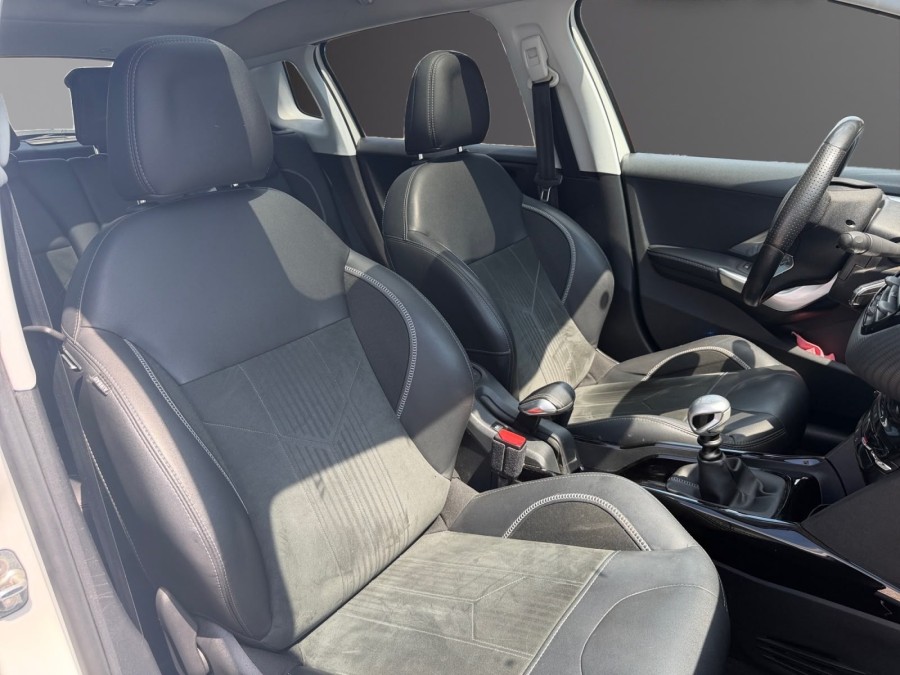 PEUGEOT d'occasion 2008 1.2 PURE TECH 130 CROSSWAY de 2016 Frejus