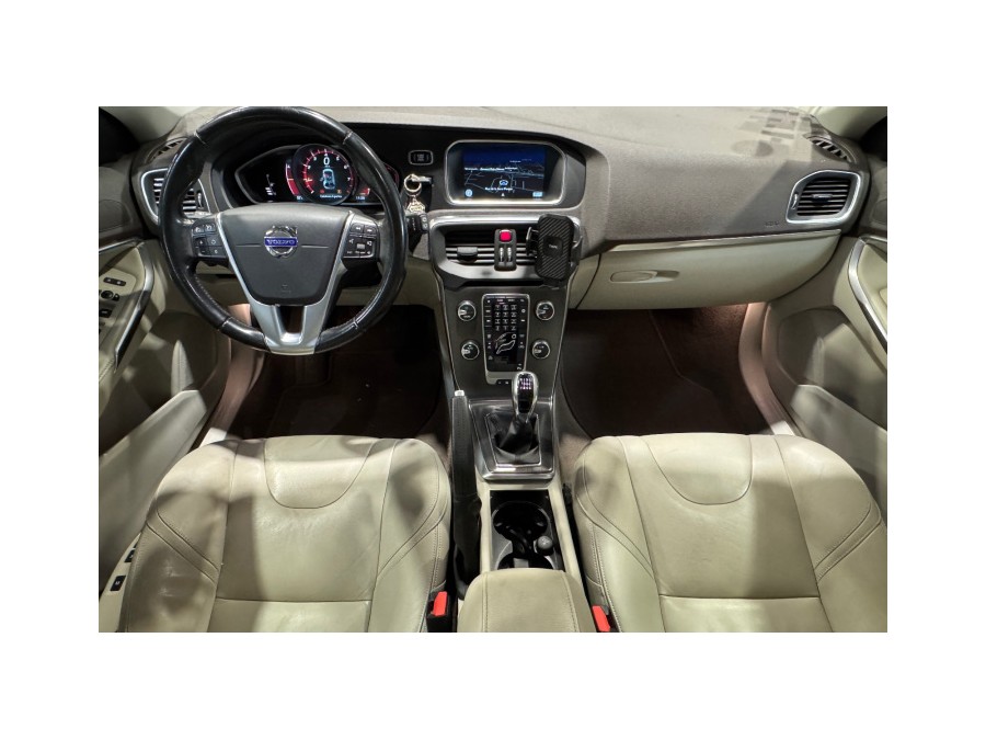 VOLVO d'occasion V40 T2 120 KINETIC de 2014 Montpellier (34)﻿