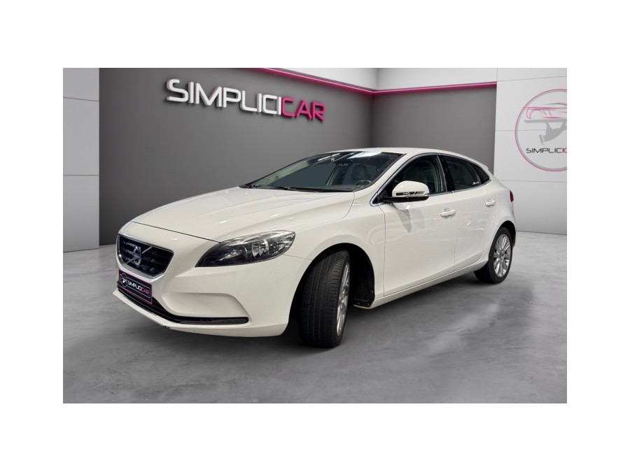 VOLVO d'occasion V40 T2 120 KINETIC de 2014 Montpellier (34)﻿