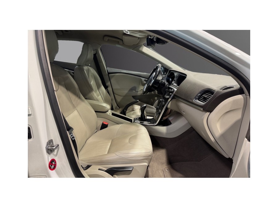 VOLVO d'occasion V40 T2 120 KINETIC de 2014 Montpellier (34)﻿
