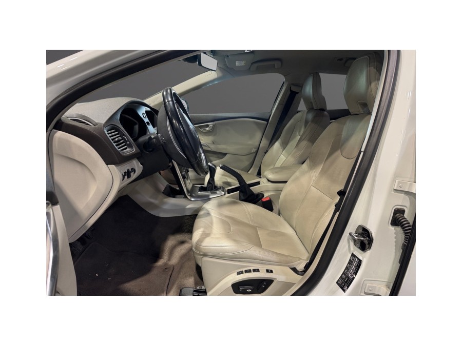VOLVO d'occasion V40 T2 120 KINETIC de 2014 Montpellier (34)﻿