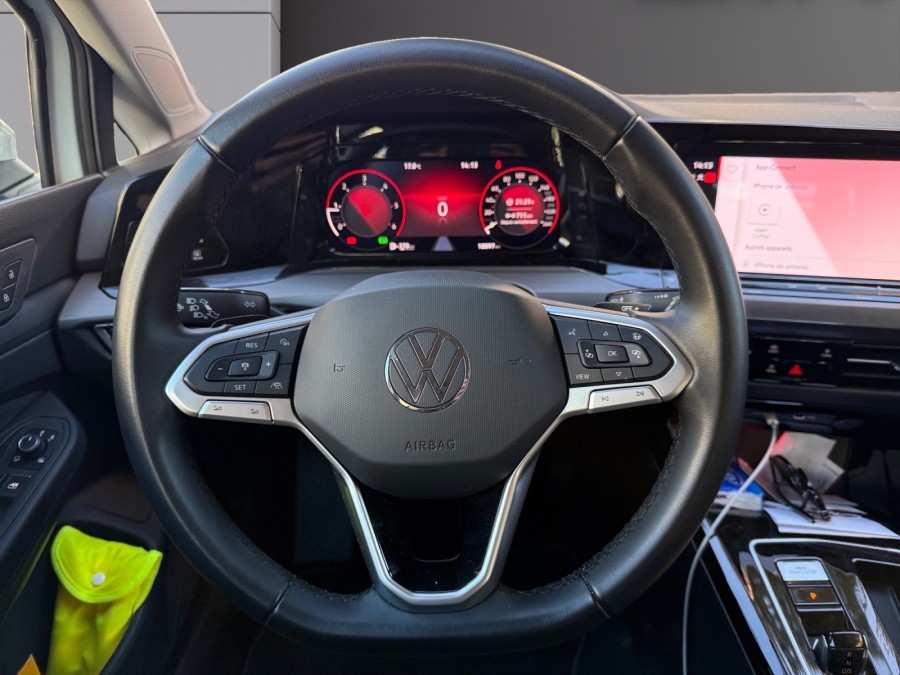 VOLKSWAGEN d'occasion GOLF 2.0 TDI SCR 150 ACTIVE DSG de 2023 Cannes