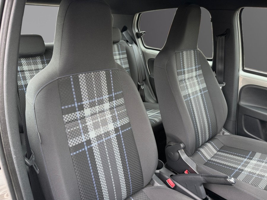 VOLKSWAGEN d'occasion UP! 2.0 1.0 Club de 2016 Orleans (45)﻿