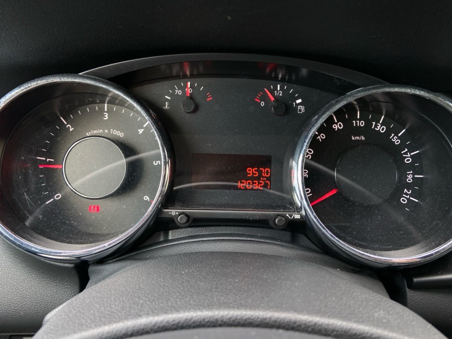 PEUGEOT d'occasion 3008 I MONOSPACE 1.6 HDI 115 STYLE de 2013 Brest