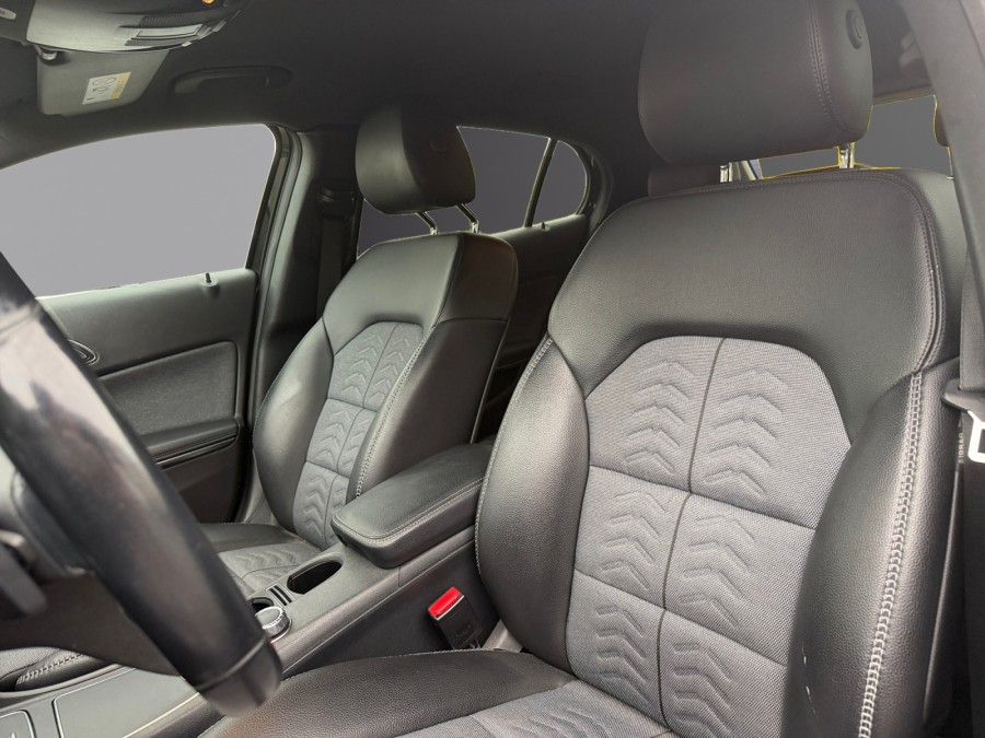 MERCEDES d'occasion CLASSE GLA GLA 200 D INTUITION de 2018 Caen (14)﻿