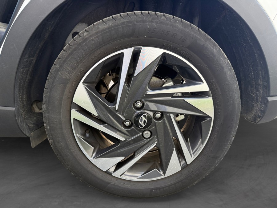 HYUNDAI d'occasion BAYON 1.0 T-GDI 100 HYBRID 48V INTUITIVE de 2024