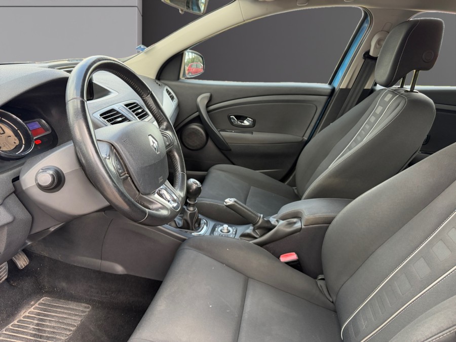 RENAULT d'occasion MEGANE III BERLINE BICORPS TROIS OU CINQ PORTES