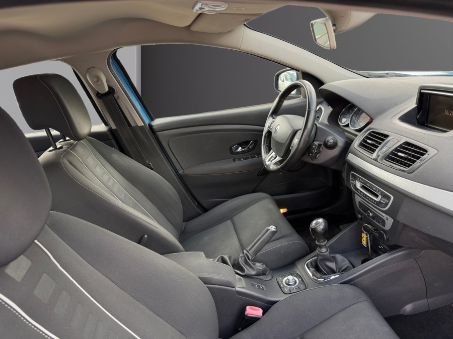 RENAULT d'occasion MEGANE III BERLINE BICORPS TROIS OU CINQ PORTES