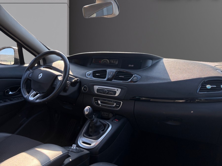 RENAULT d'occasion SCENIC GRAND 1.5 DCI 110 LOUNGE 7P de 2014 Saint