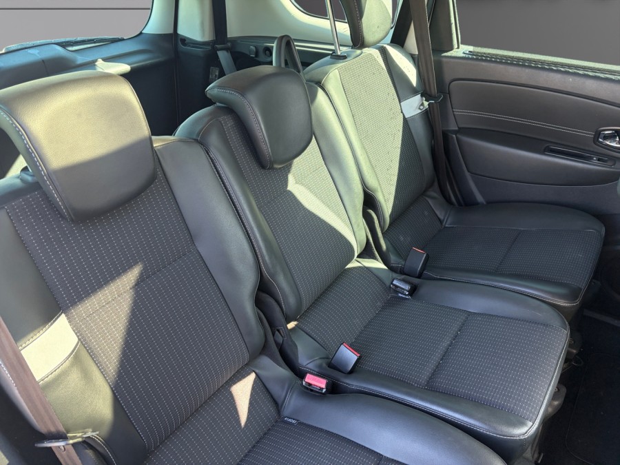 RENAULT d'occasion SCENIC GRAND 1.5 DCI 110 LOUNGE 7P de 2014 Saint