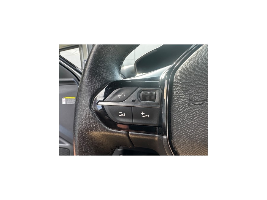 PEUGEOT d'occasion 2008 II 1.2 PURE TECH 130 ALLURE EAT de 2023 Coeur