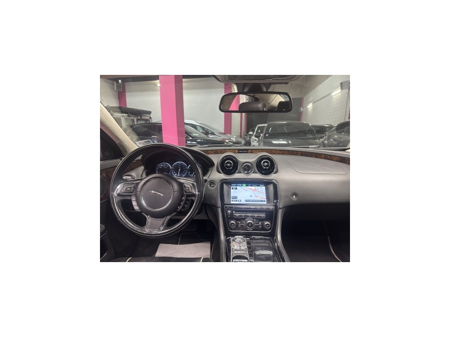JAGUAR d'occasion XJ 3.0D V6 Portfolio BVA8 de 2015 Villebon Sur