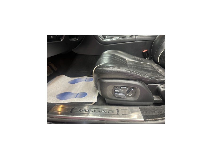 JAGUAR d'occasion XJ 3.0D V6 Portfolio BVA8 de 2015 Villebon Sur