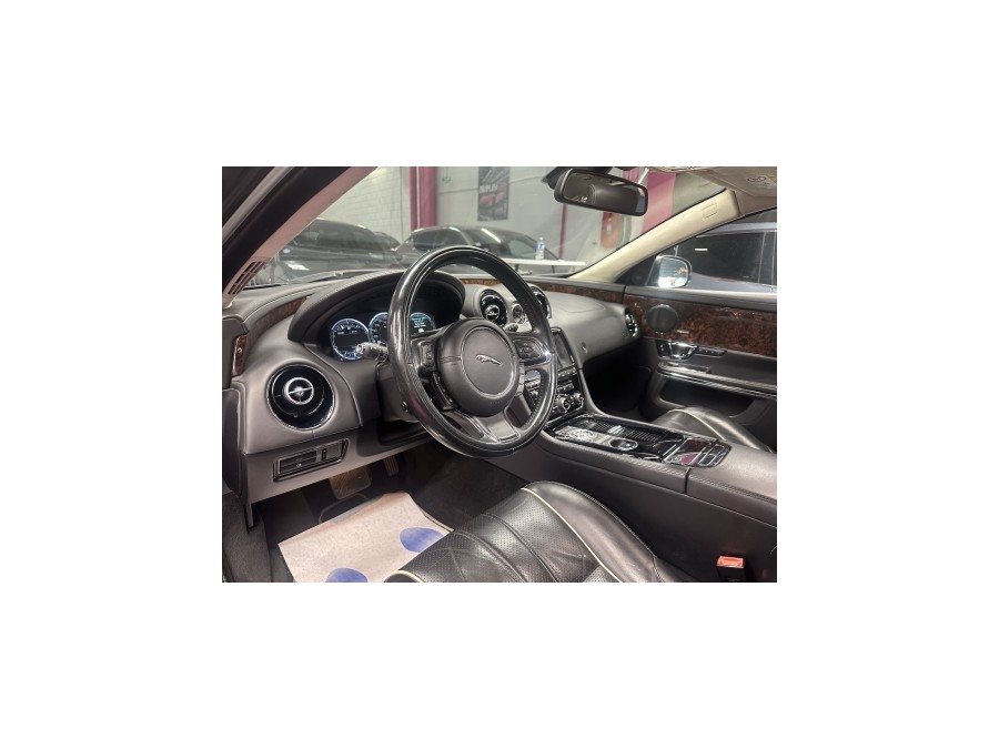 JAGUAR d'occasion XJ 3.0D V6 Portfolio BVA8 de 2015 Villebon Sur
