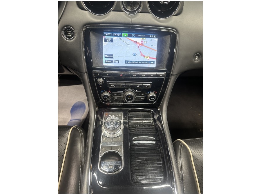 JAGUAR d'occasion XJ 3.0D V6 Portfolio BVA8 de 2015 Villebon Sur