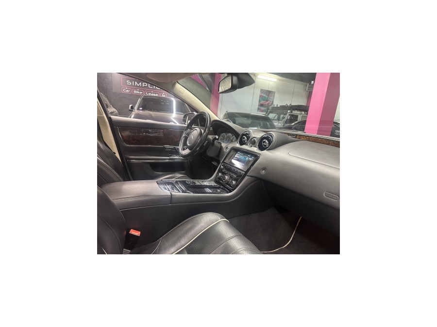 JAGUAR d'occasion XJ 3.0D V6 Portfolio BVA8 de 2015 Villebon Sur
