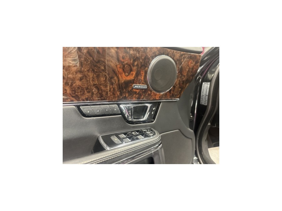 JAGUAR d'occasion XJ 3.0D V6 Portfolio BVA8 de 2015 Villebon Sur