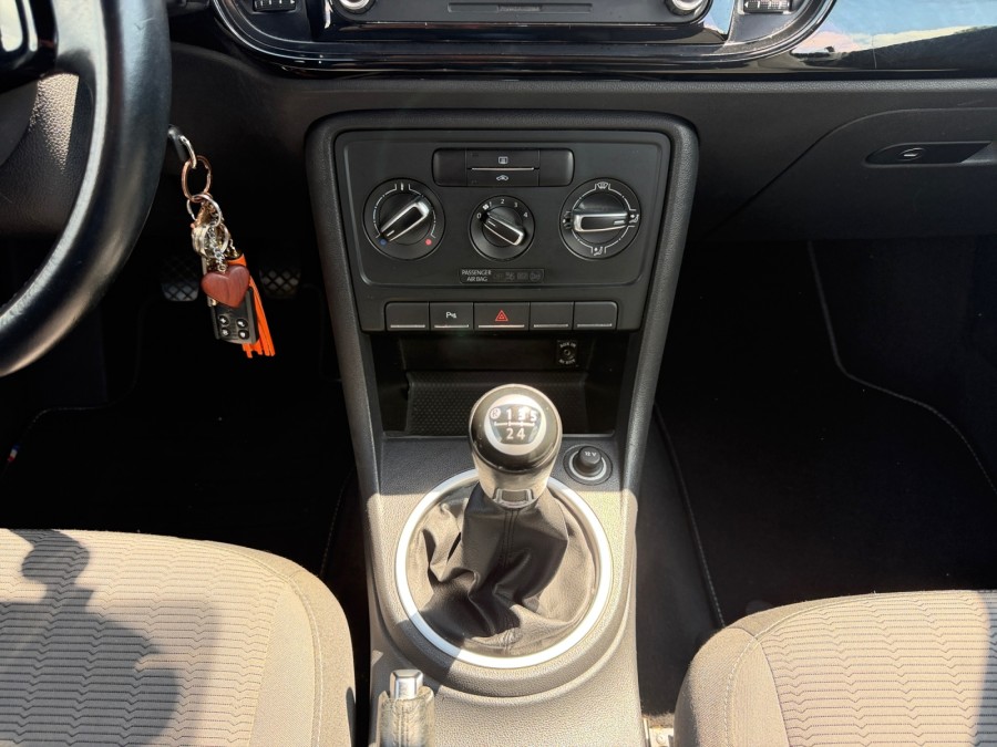 VOLKSWAGEN d'occasion BEETLE DECAPOTABLE CABRIOLET 1.6 TDI 105