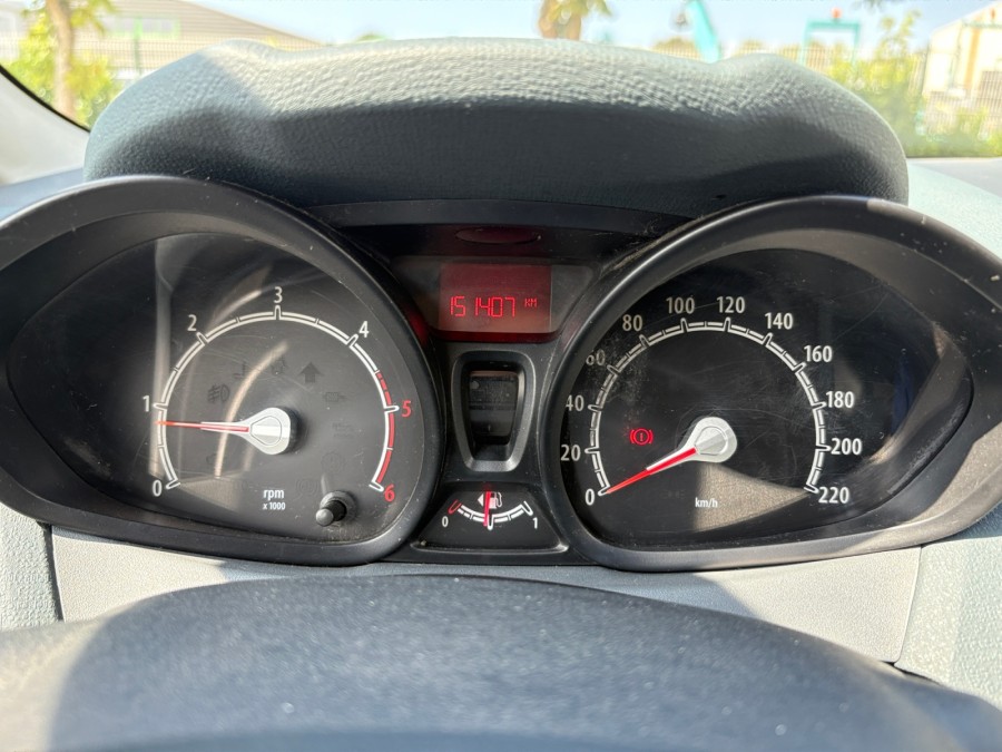 FORD d'occasion FIESTA VI 1.4 TDCI 68 AMBIENTE de 2010 Brest (29)﻿