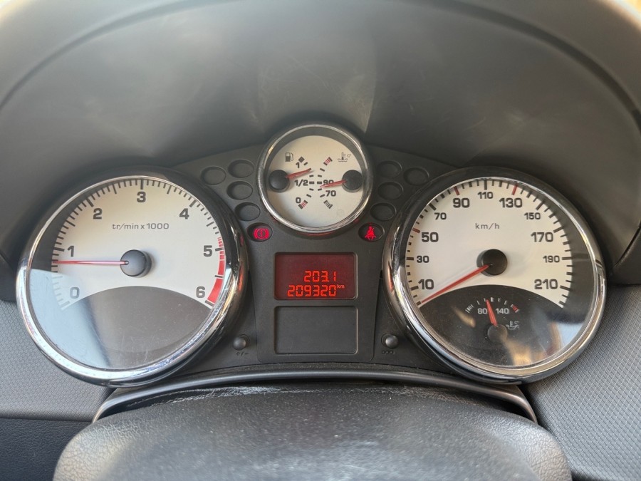 PEUGEOT d'occasion 207/207+ 1.6 HDI 110 EXECUTIVE PACK de 2006 Cannes