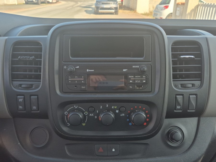 RENAULT d'occasion TRAFIC III AUTOBUS/AUTOCAR COMBI L1 1.6 DCI 125