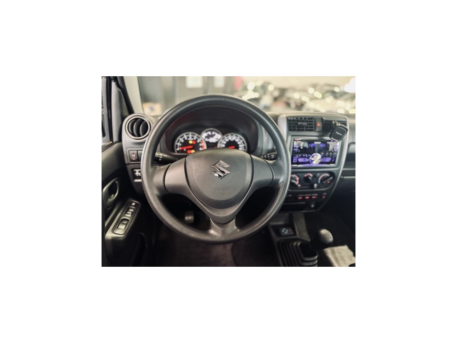 SUZUKI d'occasion JIMNY VEHICULE TOUT TERRAIN FERME 1.3 VVT JX de