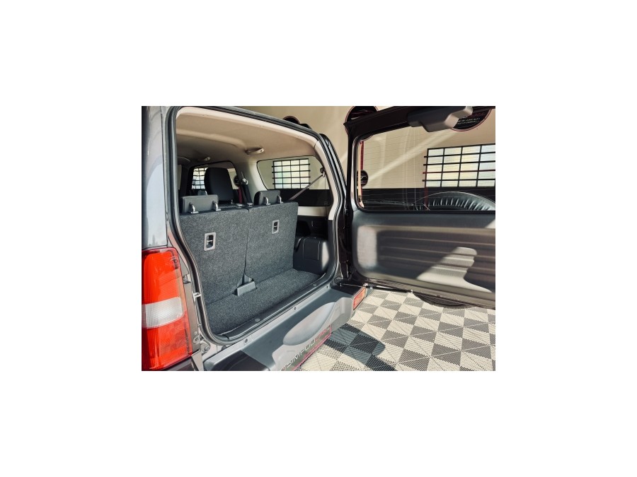 SUZUKI d'occasion JIMNY VEHICULE TOUT TERRAIN FERME 1.3 VVT JX de