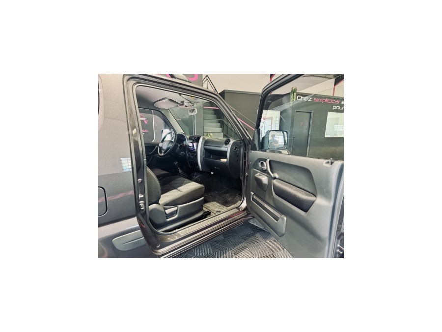 SUZUKI d'occasion JIMNY VEHICULE TOUT TERRAIN FERME 1.3 VVT JX de