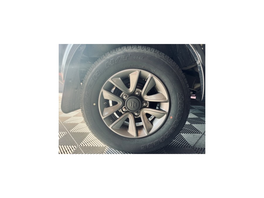 SUZUKI d'occasion JIMNY VEHICULE TOUT TERRAIN FERME 1.3 VVT JX de