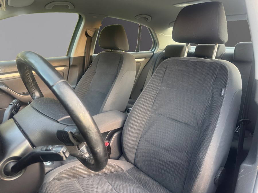 VOLKSWAGEN d'occasion JETTA III CONFORTLINE 1.9 TDI 105 DSG7 de 2010