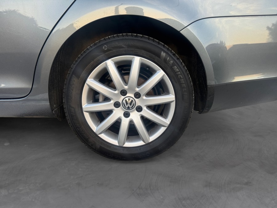 VOLKSWAGEN d'occasion JETTA III CONFORTLINE 1.9 TDI 105 DSG7 de 2010