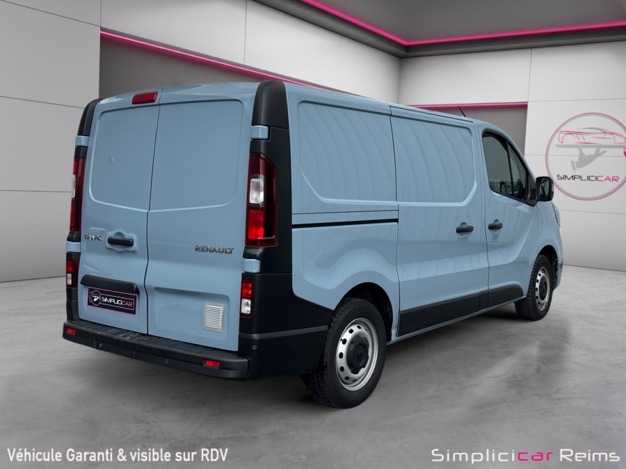 RENAULT d'occasion TRAFIC III FOURGON L1H1 3T 2.0 BLUE DCI 130 EXTRA