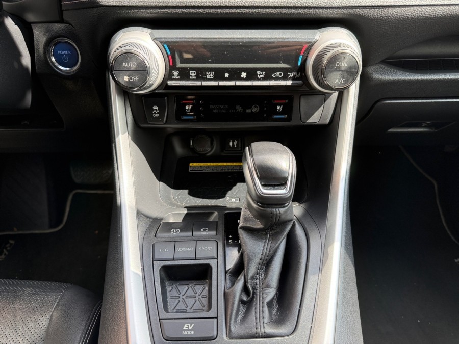 TOYOTA d'occasion RAV 4 V HYBRIDE 218 2WD DYNAMIC de 2019 Montreuil