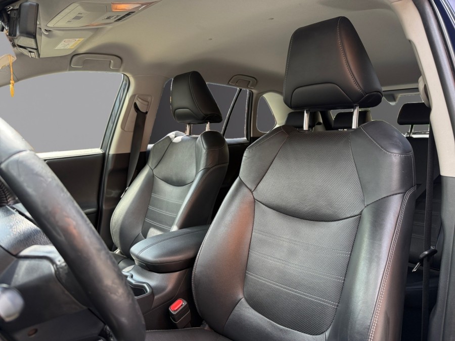 TOYOTA d'occasion RAV 4 V HYBRIDE 218 2WD DYNAMIC de 2019 Montreuil