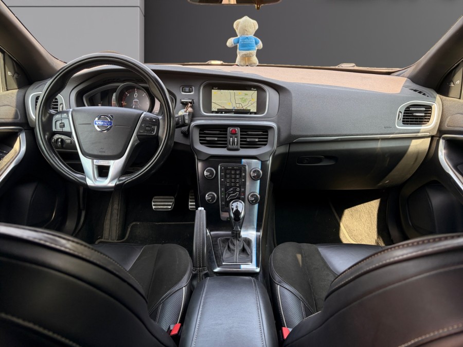VOLVO d'occasion V40 BERLINE BICORPS TROIS OU CINQ PORTES D4 190